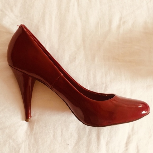 Steve Madden Red Pumps - Picture 3 of 3